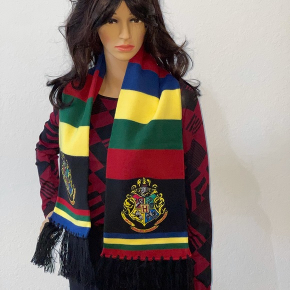 Universal Accessories - Hogwarts Scarf Wizarding World of Harry Potter